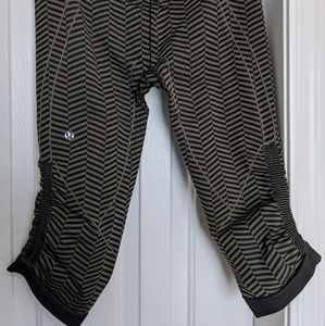 Lululemon Seamlessly Street crops